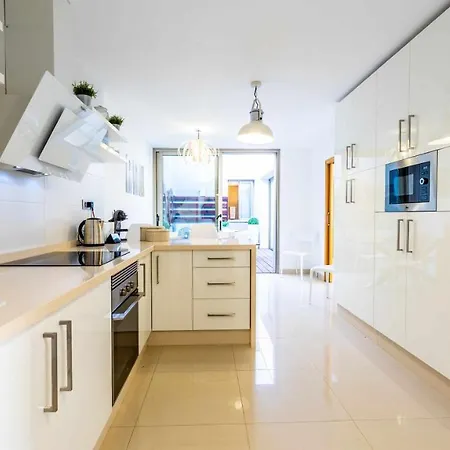 ヴィラ Luxury Lazaro Con Piscina Climatizada サンタ・ウルスラ