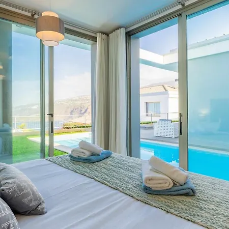 ヴィラ Luxury Lazaro Con Piscina Climatizada サンタ・ウルスラ